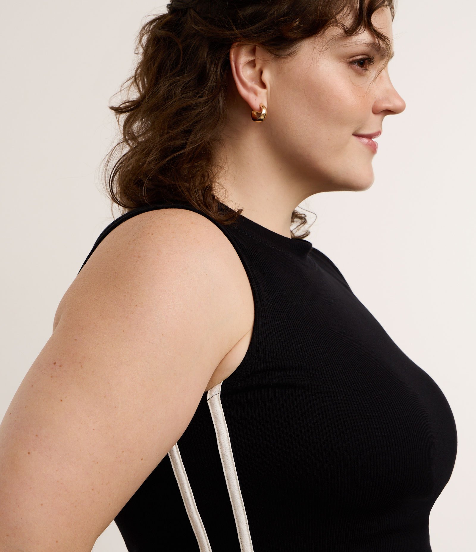 Regata Cropped Esportiva em Ribana com Listras Laterais Curve & Plus Size Preto 3