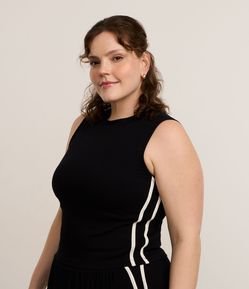 Regata Cropped Esportiva em Ribana com Listras Laterais Curve & Plus Size