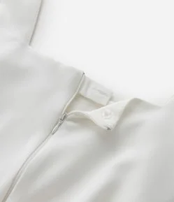 Macacão Pantalona Alfaiataria com Vazados Laterais Curve & Plus Size