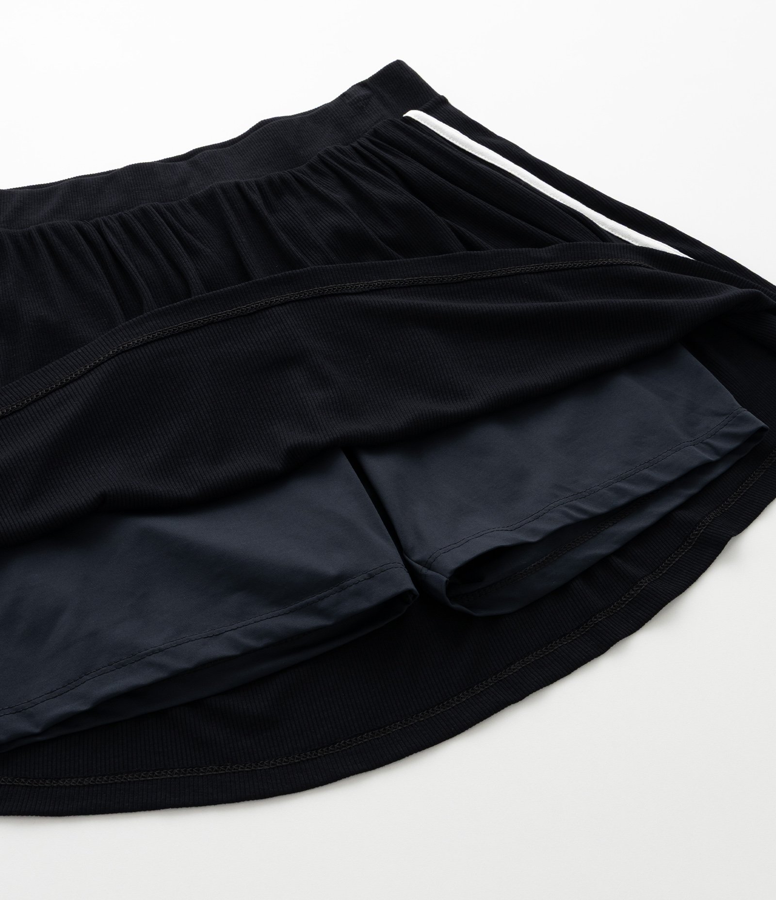 Short Saia Esportivo em Ribana com Listras Laterais Curve & Plus Size Preto 8