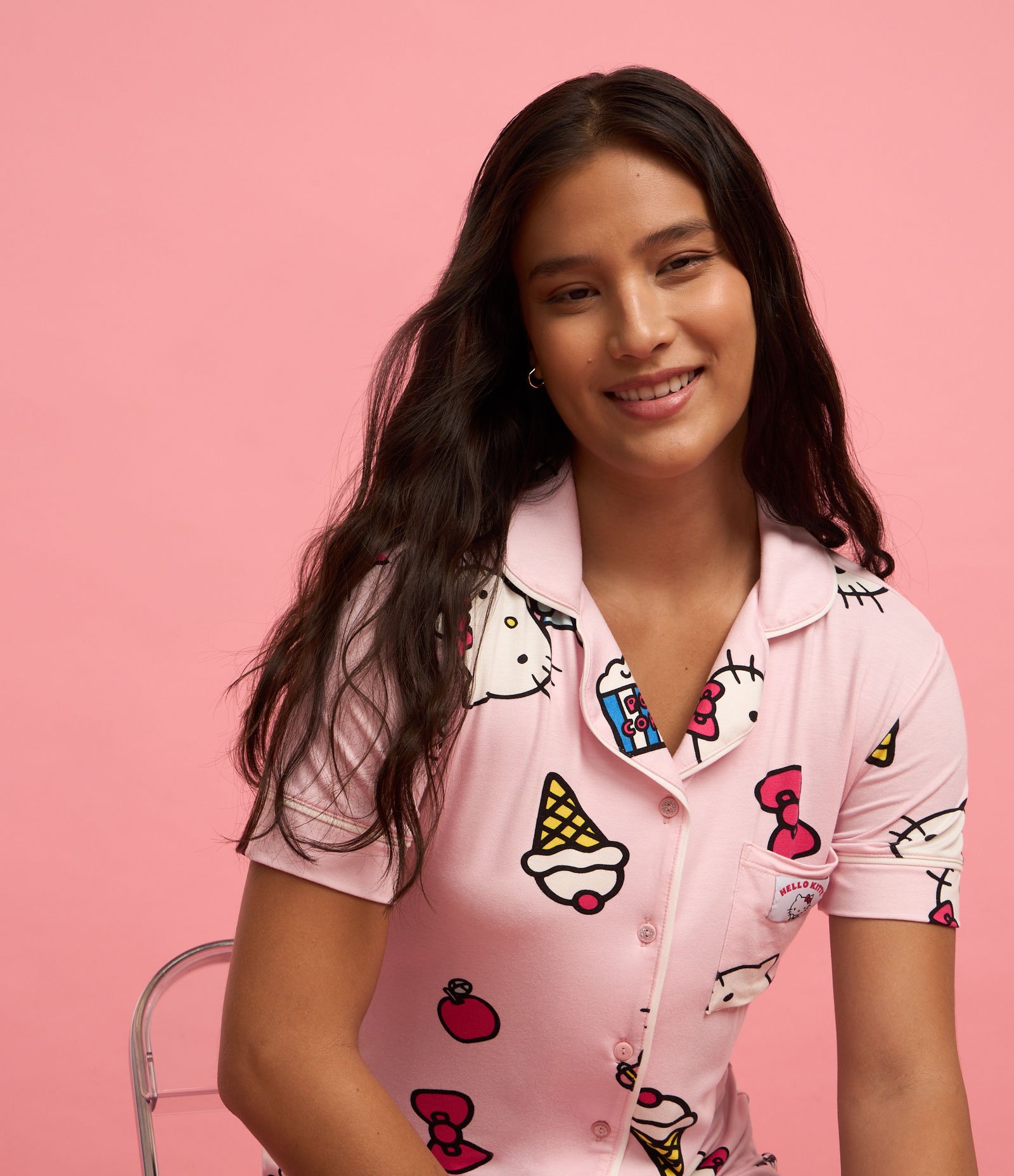 Camisola Americana Curta com Estampa da Hello Kitty e Bolsinho Rosa 3