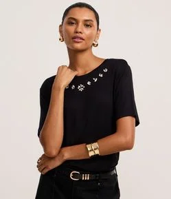 Camiseta T-Shirt em Viscose com Aplicação de Strass