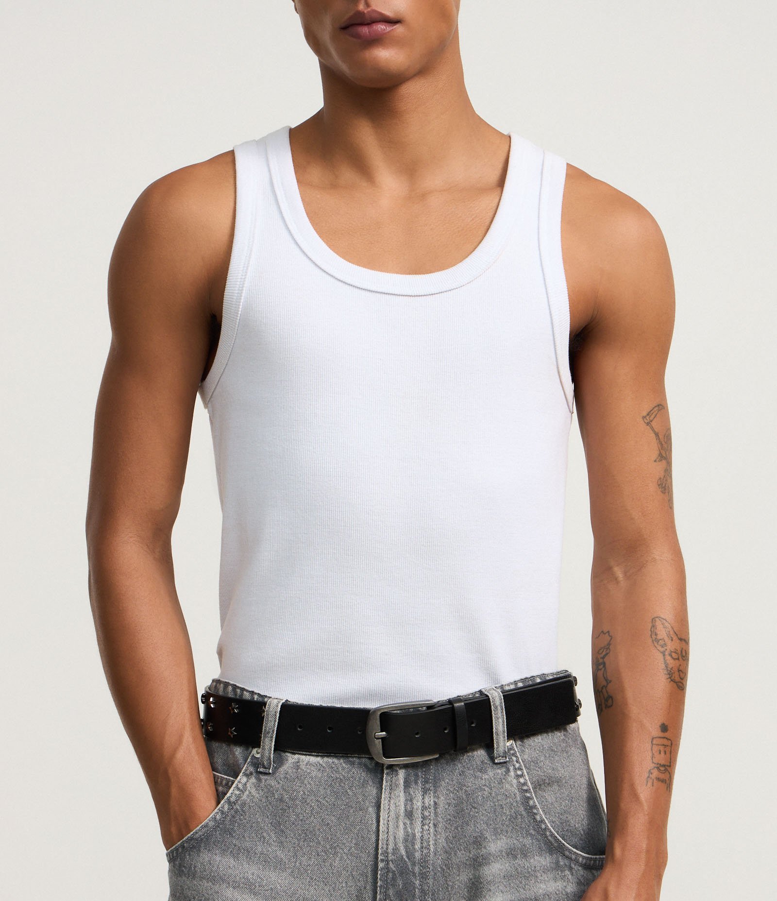 Cinto em PU com Tachinhas de Estrelas e Fivela de Metal Preto 4