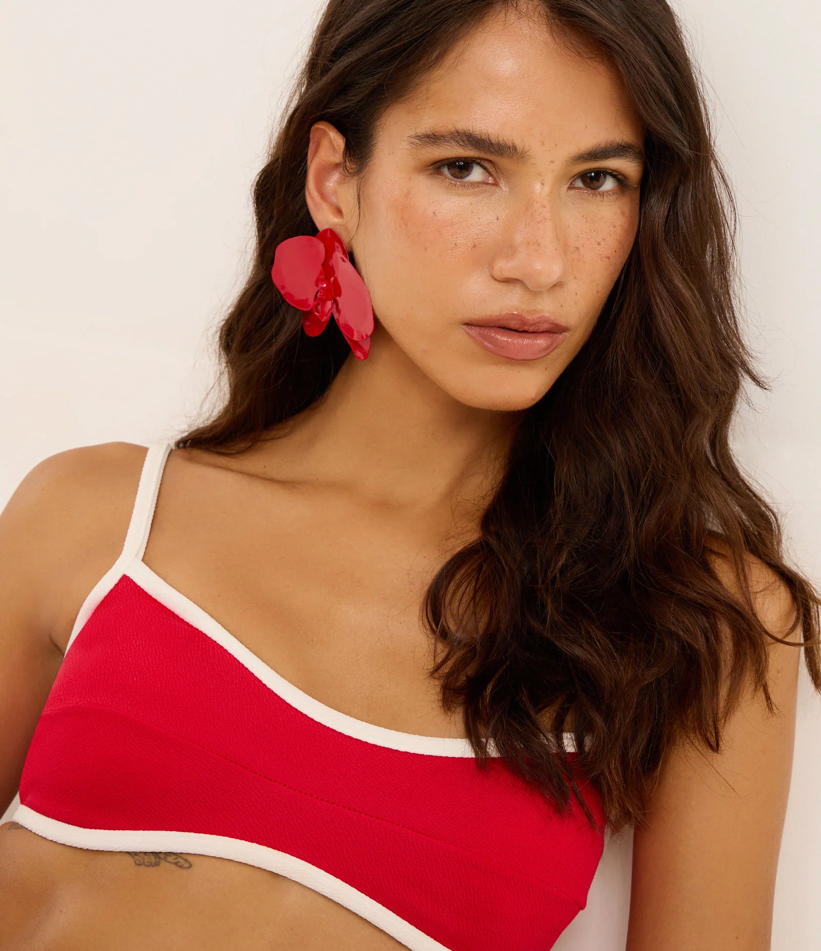 Biquíni Top Camisetinha Texturizado com Viés Contrastante Vermelho 1