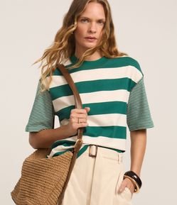 Camiseta T-Shirt Listrada em Algodão com Costura Aparente