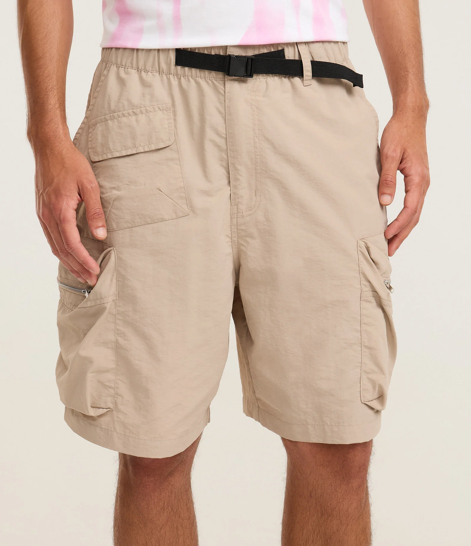 Bermuda Cargo Tecnológico com Cós Elástico e Cinto Ajustável Bege 2