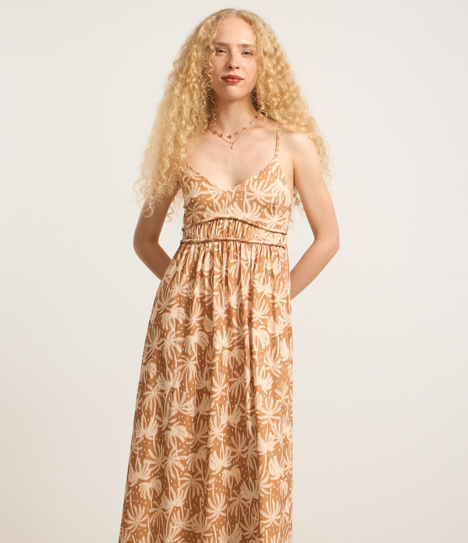 Vestido Long Midi em Microfibra com Estampa Coqueiros Bege 3