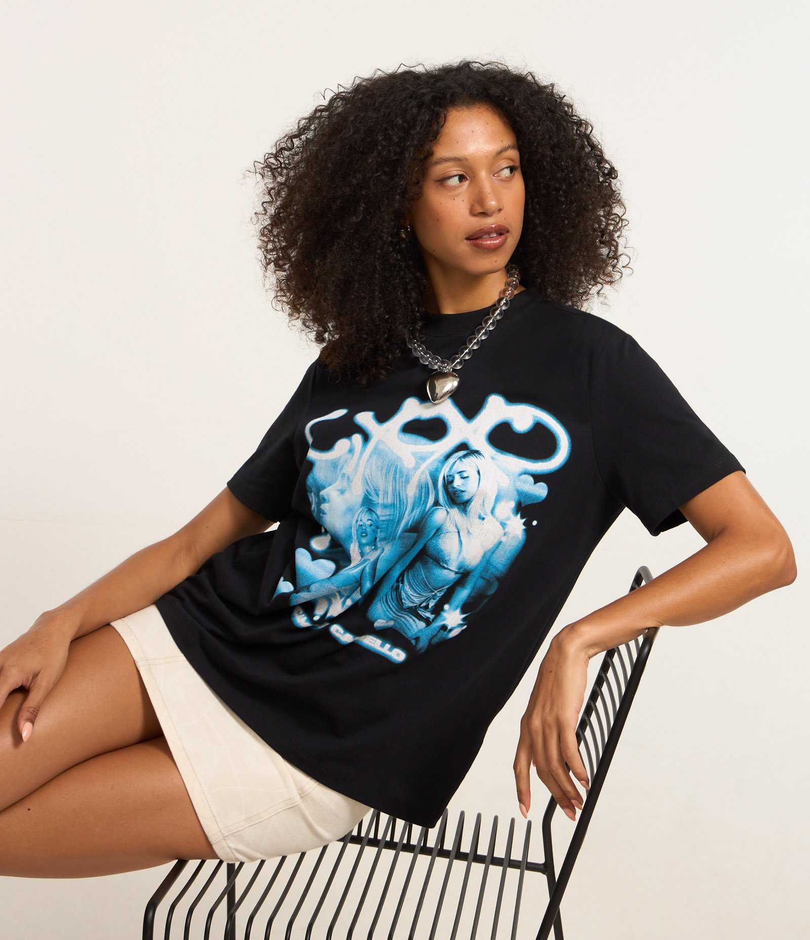 Camiseta longada em Algodão com Estampa Camila Cabello Preto 1