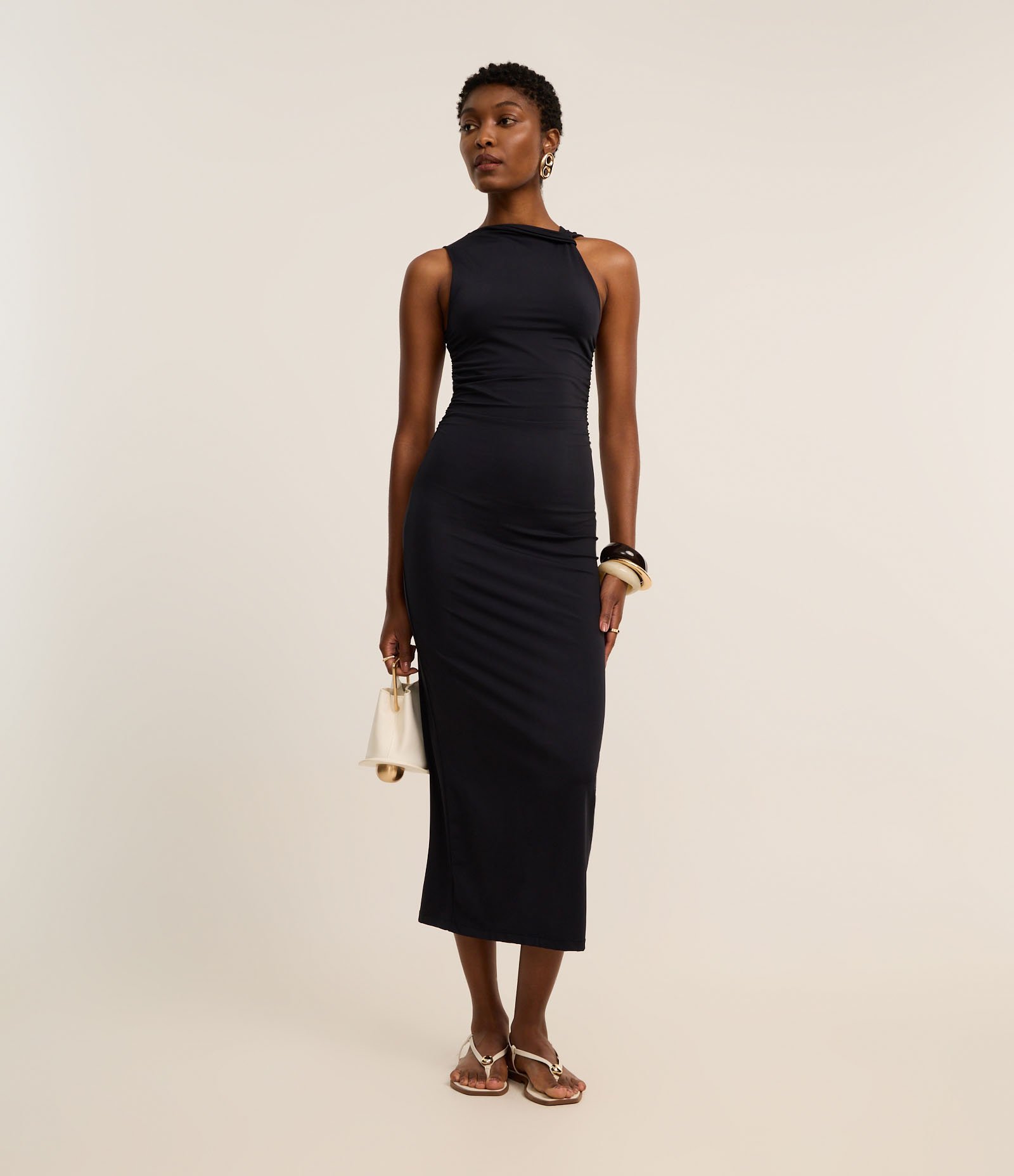 Vestido Midi em Microfibra com Drapeado Lateral e Ombro Diferenciado Preto 2