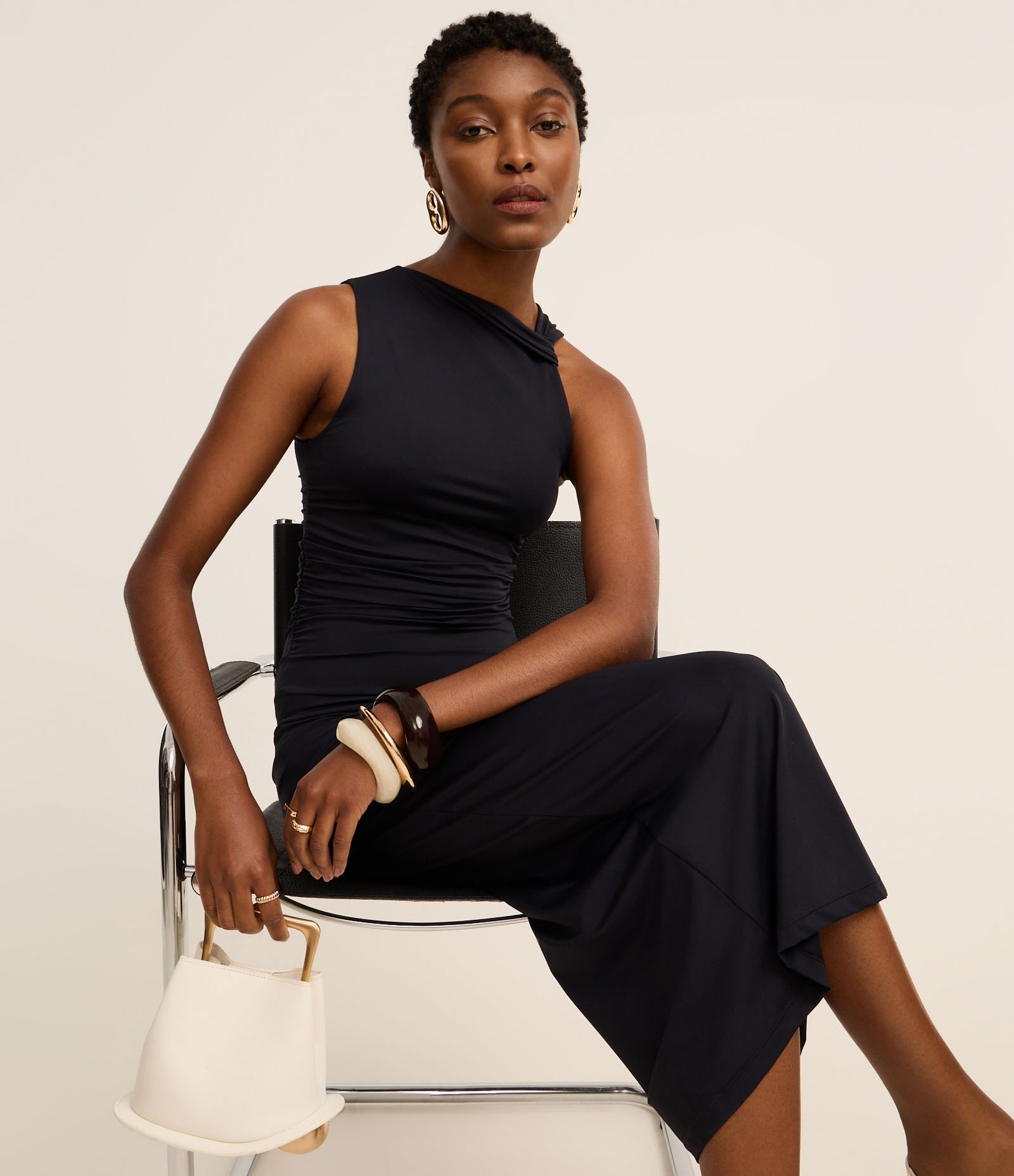 Vestido Midi em Microfibra com Drapeado Lateral e Ombro Diferenciado Preto 5