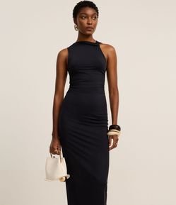 Vestido Midi em Microfibra com Drapeado Lateral e Ombro Diferenciado