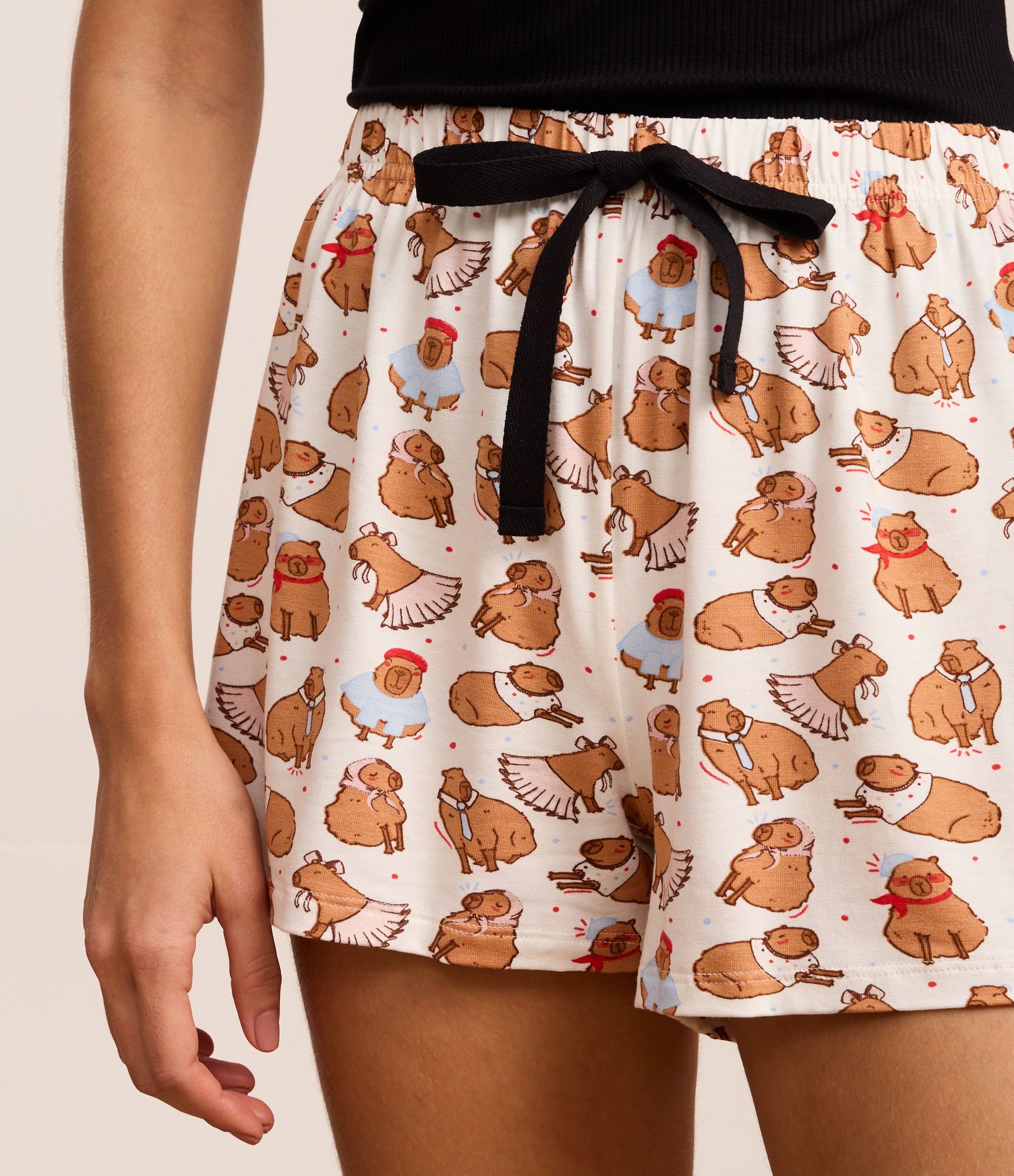 Pijama Short Doll em Viscose com Short Estampado de Capivaras Preto 4