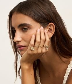 Kit 06 Anéis em Metal com Textura e Detalhe em Pérola e Concha