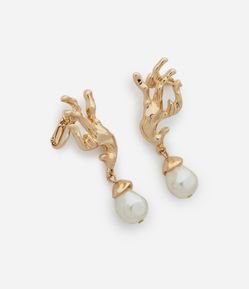 Brinco Ear Cuff com Forma Orgânica e Pérola Artificial