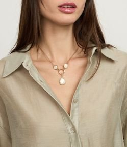 Colar Curto com Pingentes em Resina