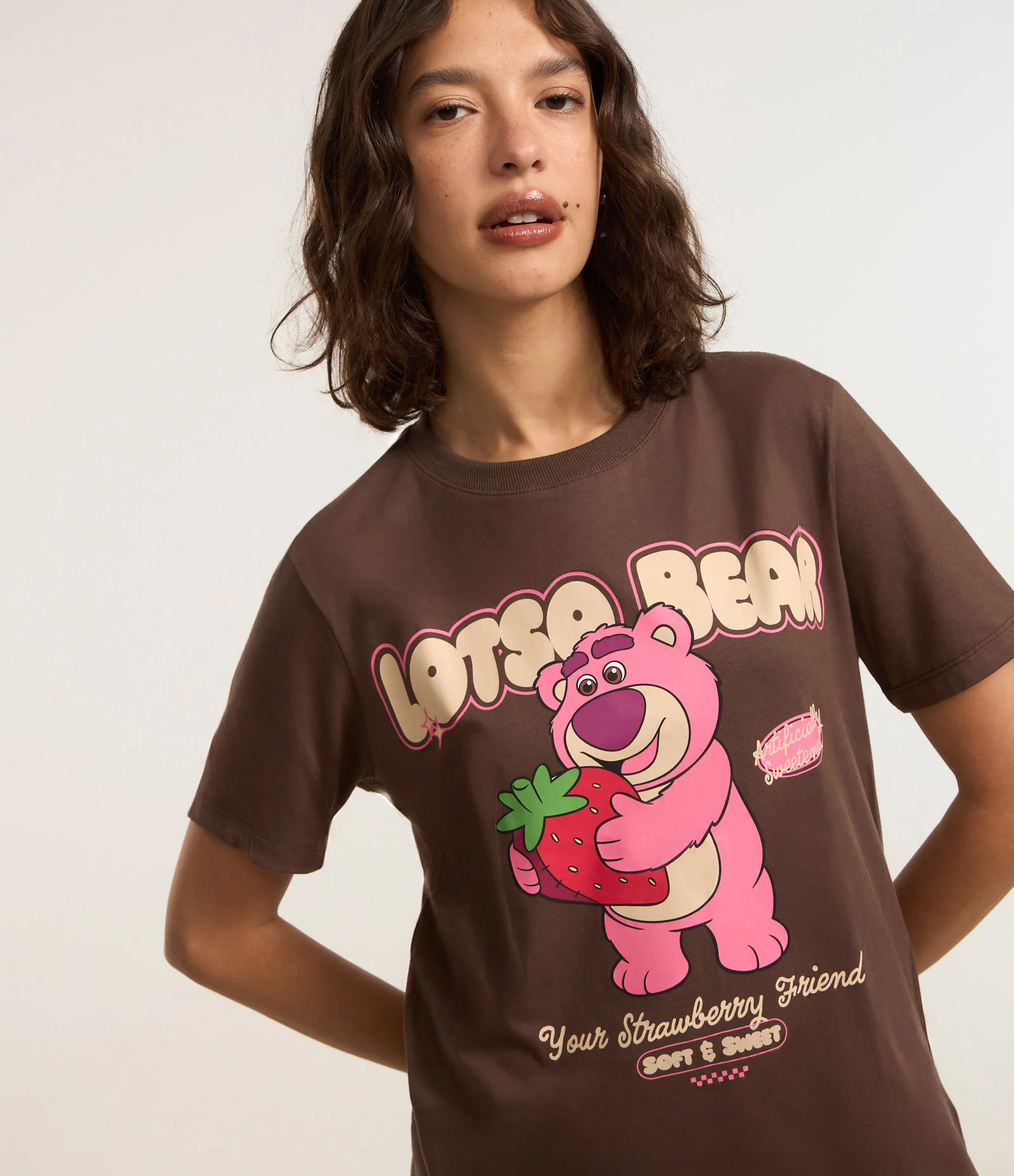 Camiseta Alongada em Algodão com Estampa Lotso Bear Marrom 1