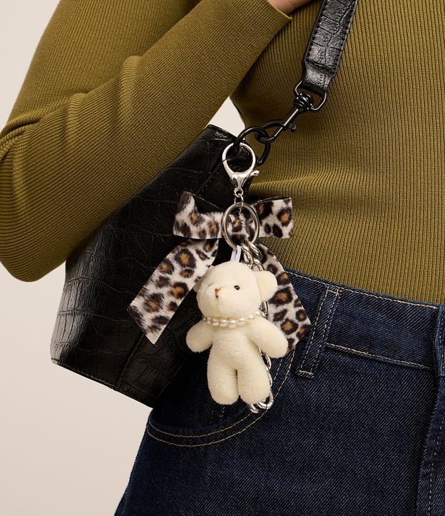 Chaveiro Ursinho de Pelúcia com Lacinho em Animal Print e Corrente
