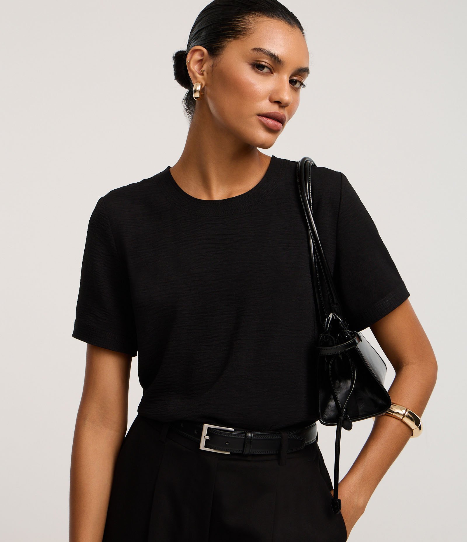Blusa com Abertura nas Costas e Detalhes Pespontados Preto 1