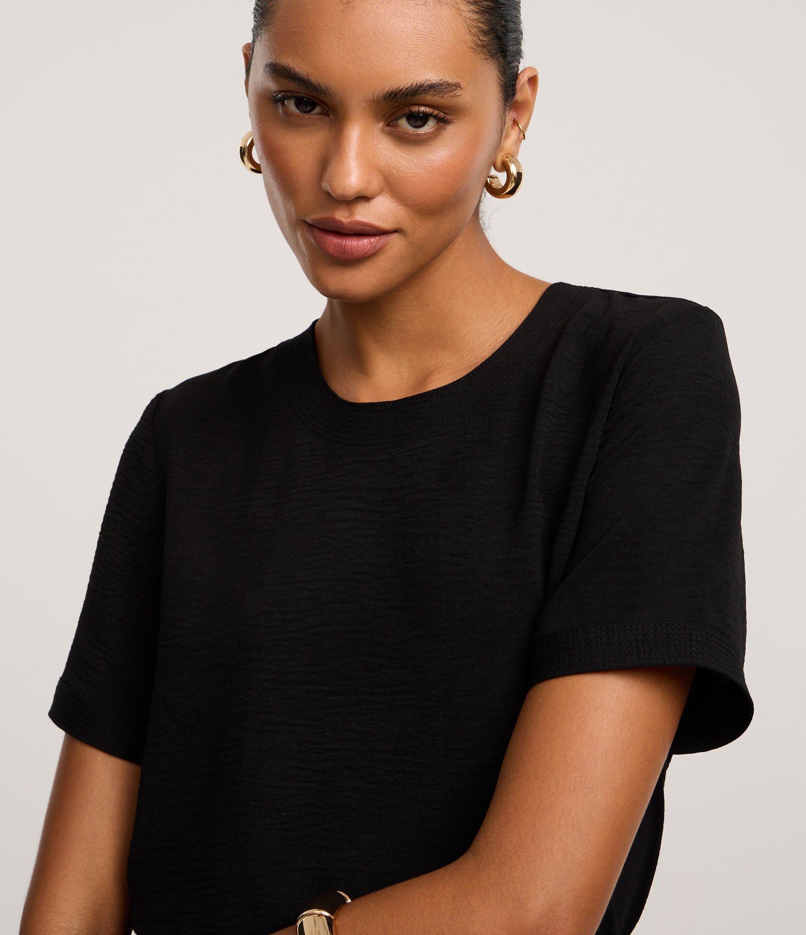 Blusa com Abertura nas Costas e Detalhes Pespontados Preto 3