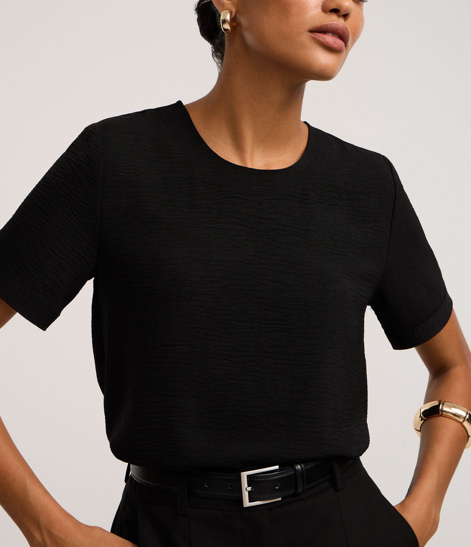 Blusa com Abertura nas Costas e Detalhes Pespontados Preto 4