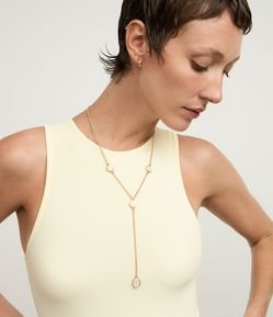 Conjunto de Colar Gravatinha em Metal e Brinco Argola