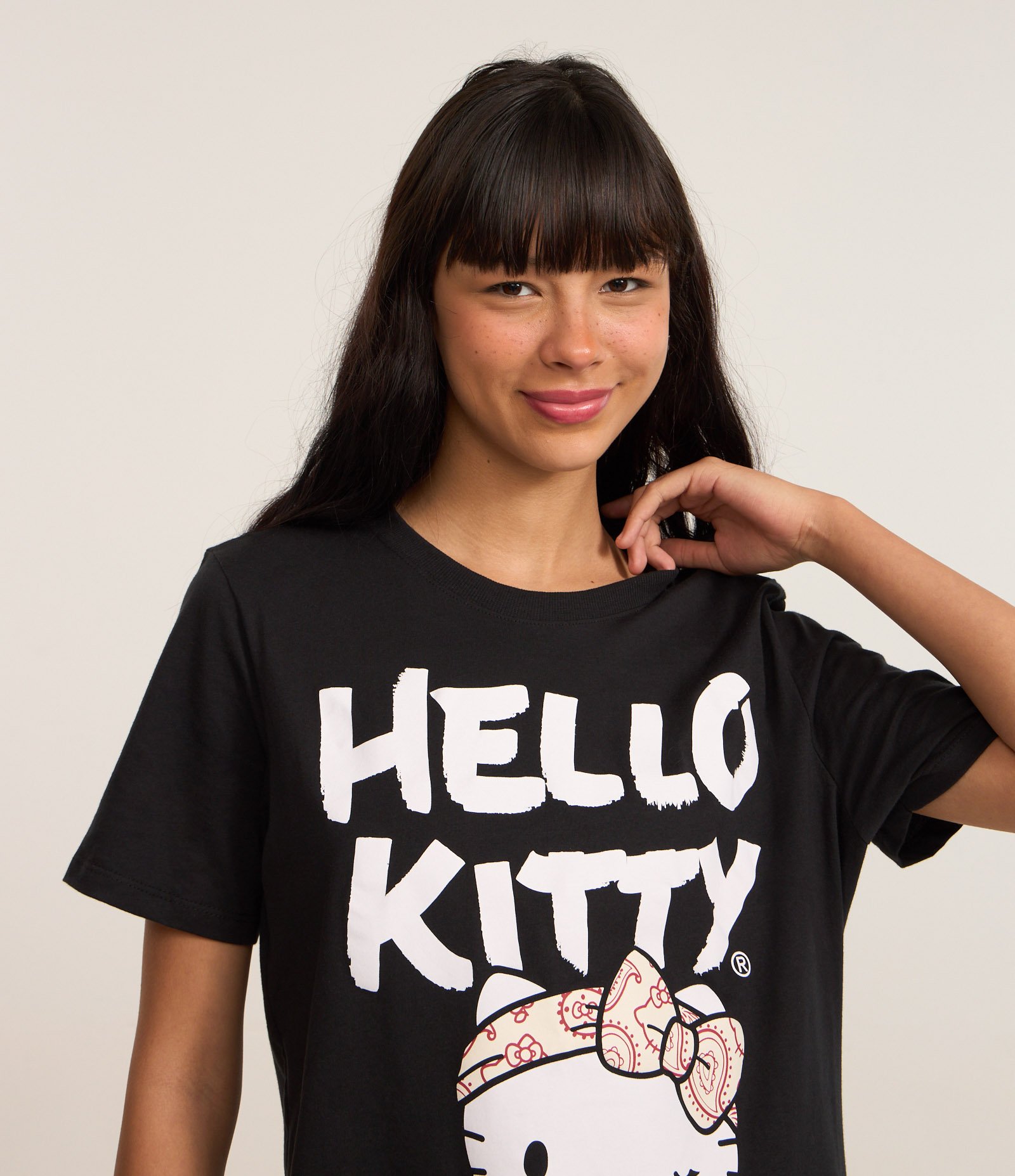 Camiseta Alongada em Algodão com Estampa Hello Kitty Skateboard Preto 2