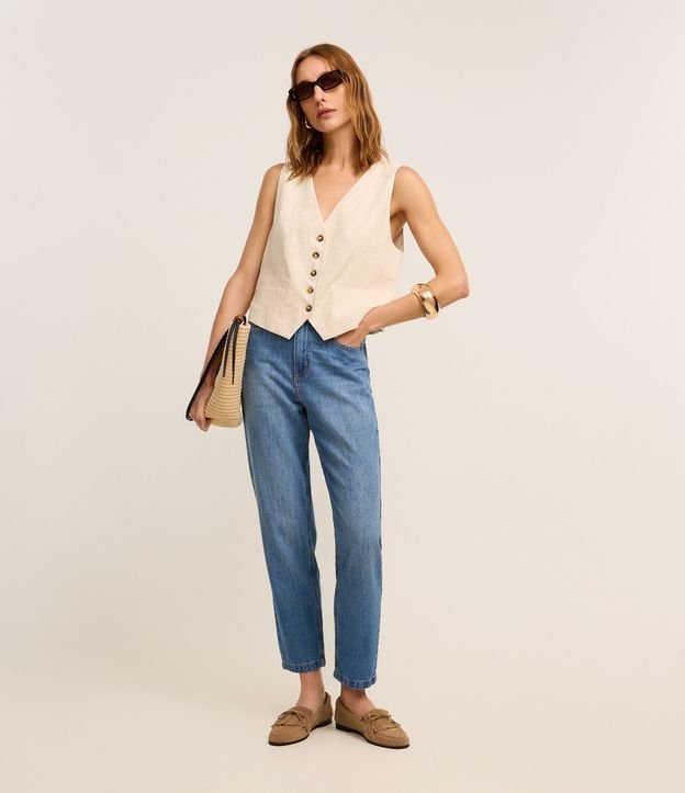 Calça Mom Comfort Cintura Alta em Jeans