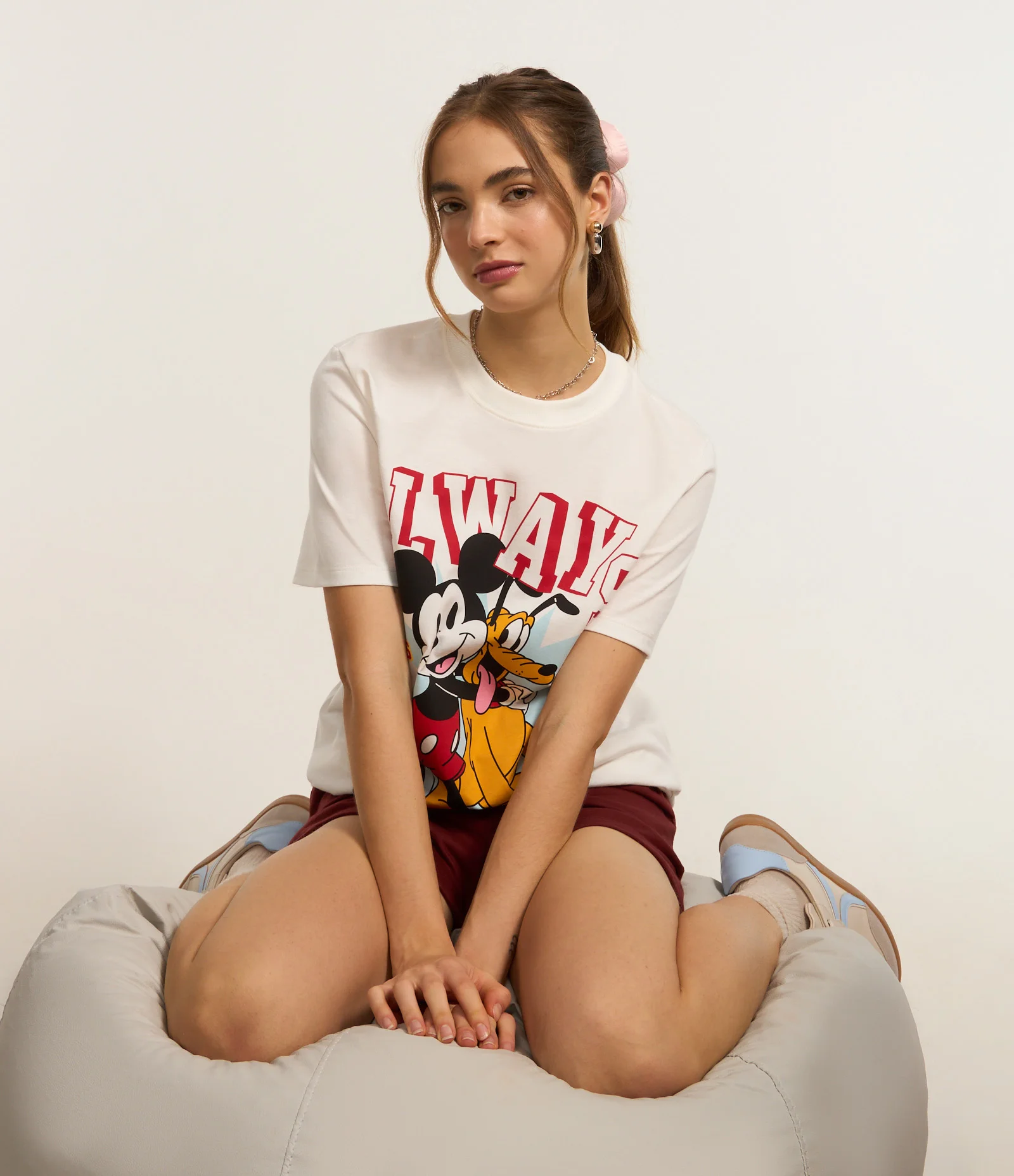 Camiseta Alongada em Algodão com Estampa Mickey e Pluto Branco 2