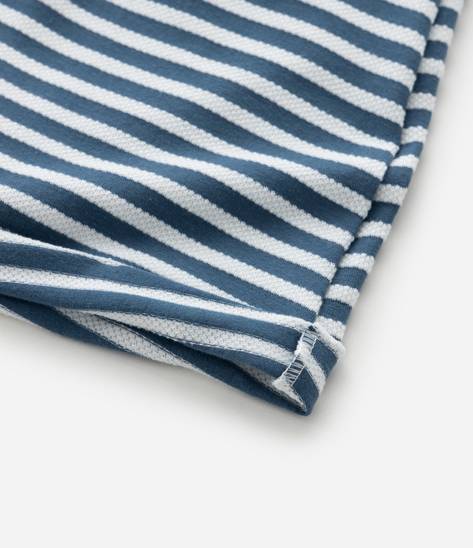 Conjunto Body Bermuda e Babador em Cotton Estampa de Listras - Tam 0 a 18 Meses Branco/Azul 9