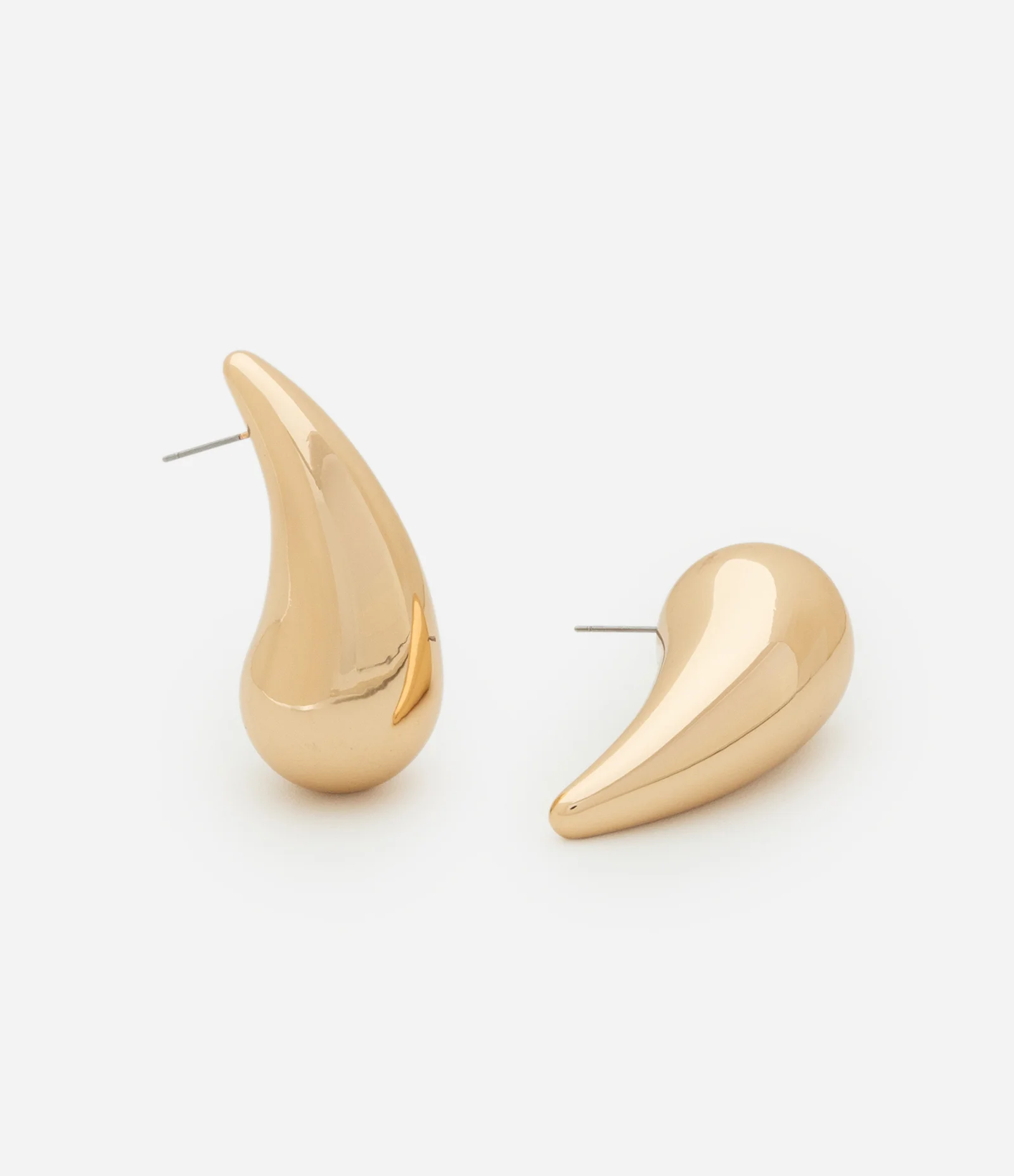 Brinco Médio com Gota Assimétrico Dourado 2