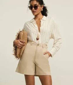 Bermuda Alfaiatada Cintura Média em Sarja com Bolsos