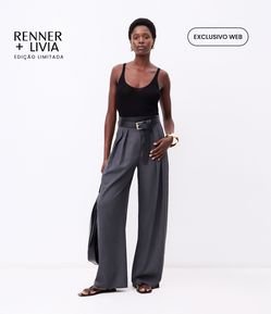 Calça Reta Alfaitada com Pregas e Transpasse no Cós