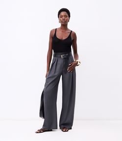 Calça Reta Alfaitada com Pregas e Transpasse no Cós