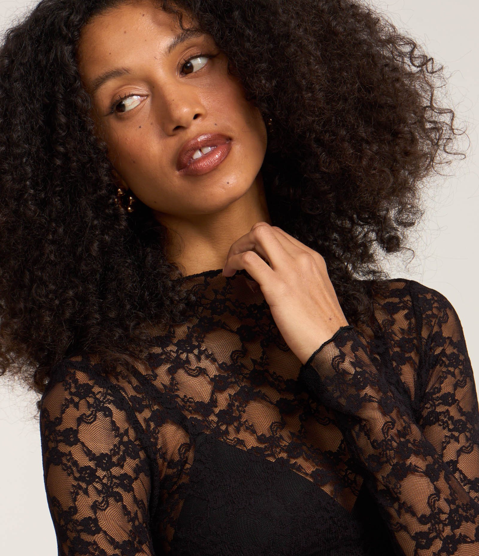 Blusa em Renda Texturizada com Golinha Alta Preto 3