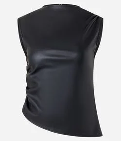 Blusa em PU com Drapeado Lateral e Barra Assimétrica