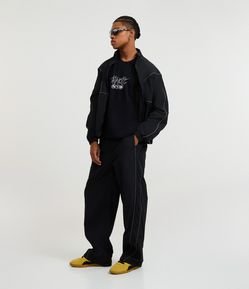 Calça Super Baggy em microfibra com Recortes e Listra