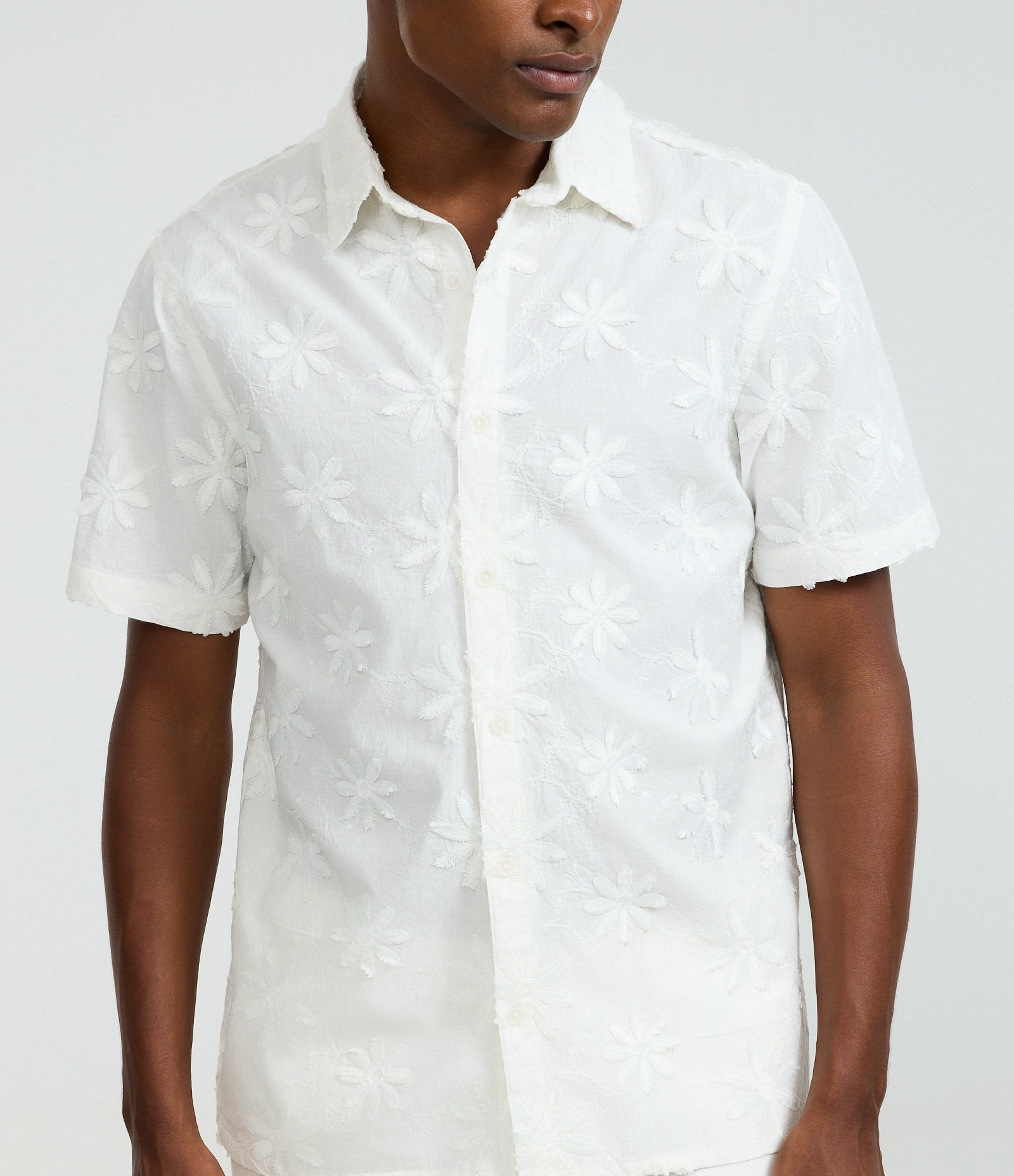 Camisa Comfort em Algodão com Estampa Bordada de Flores Branco 3