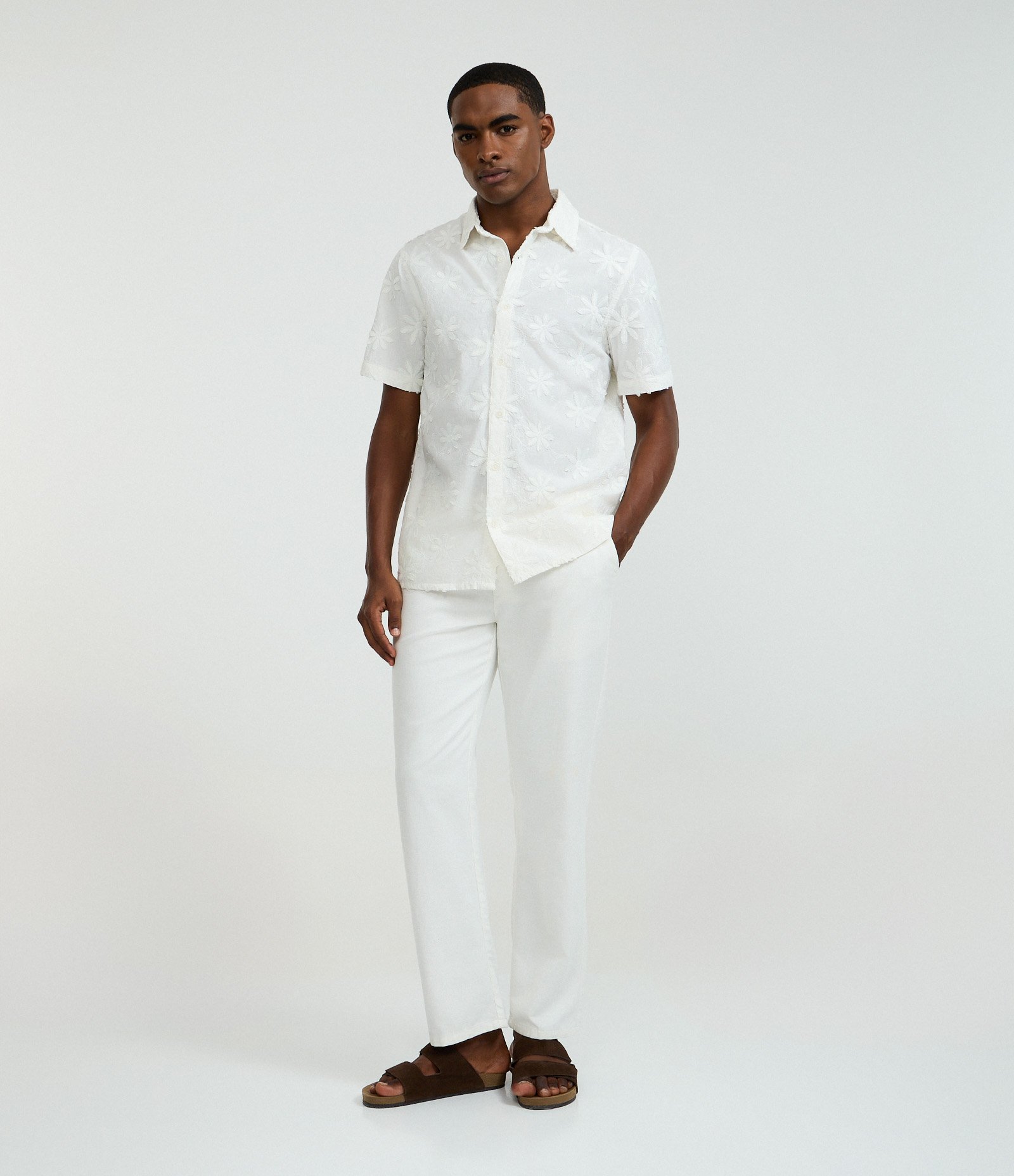 Camisa Comfort em Algodão com Estampa Bordada de Flores Branco 4
