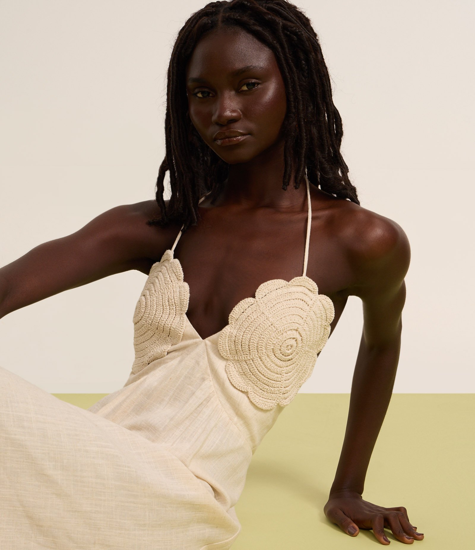 Vestido Frente Única em Viscolinho com Flor Efeito Crochê Bege 6