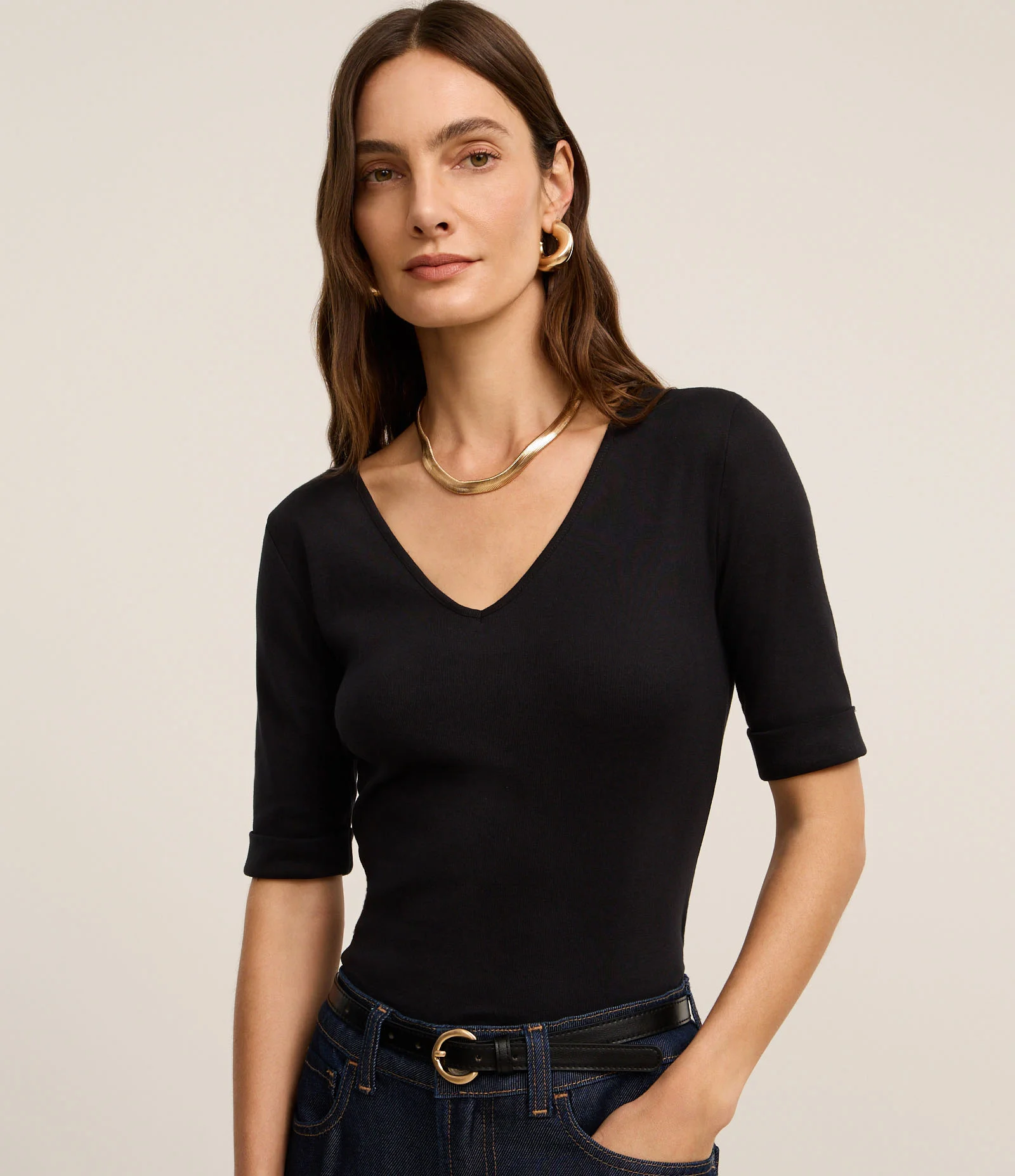 Blusa em Ribana com Decote V e Manga Dobrada Preto 1