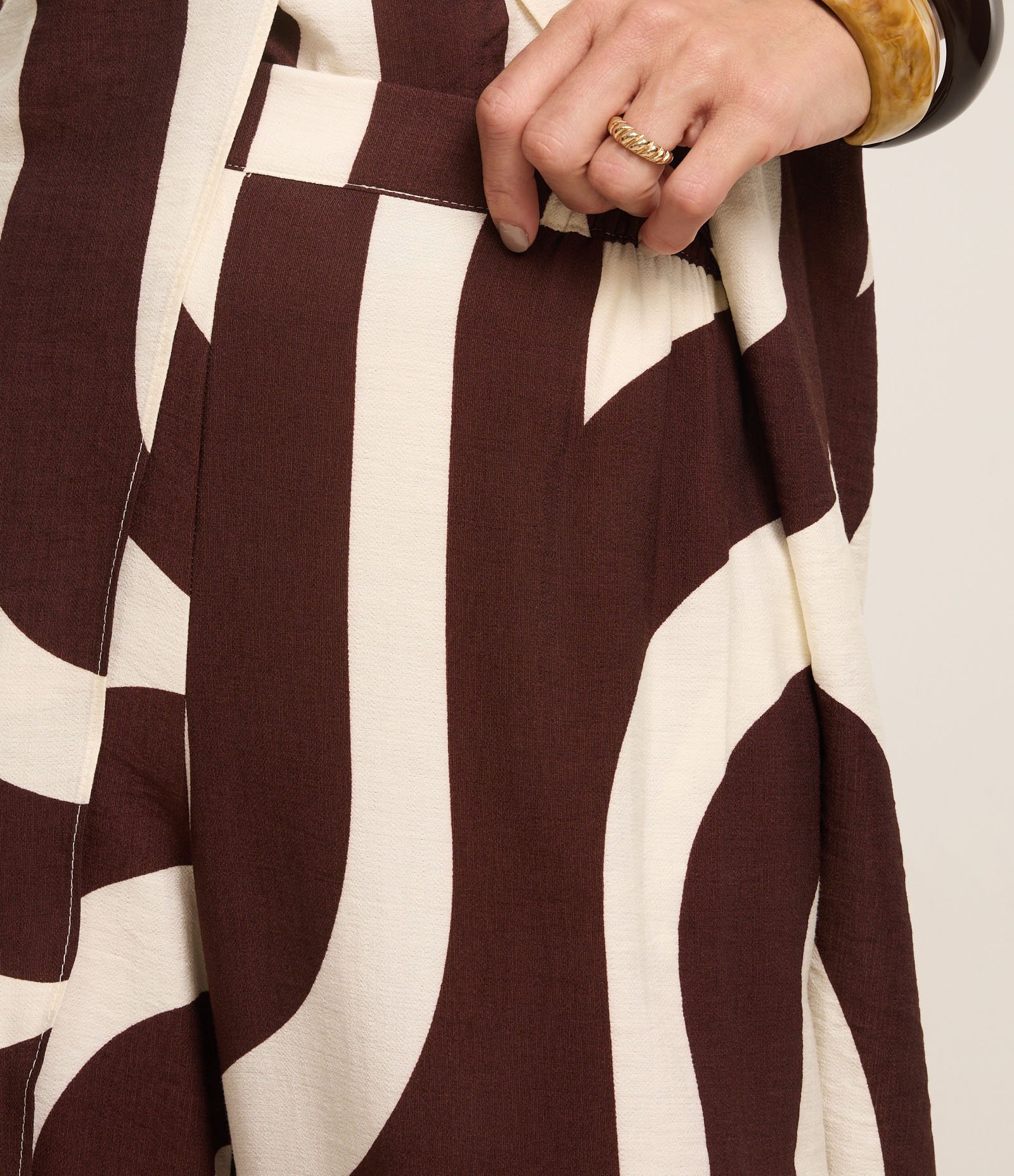 Calça Wide Leg em em Viscose Twill com Estampa Abstrata Bicolor 4