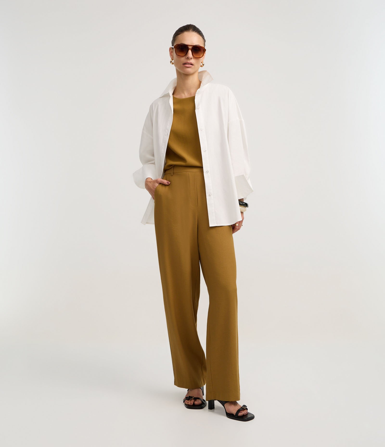 Calça Wide Leg Alfaiatada em Viscose com Listras Contrastantes Dourado 5