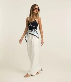 Calça Pantalona em Alfaiataria com Passantes no Cós