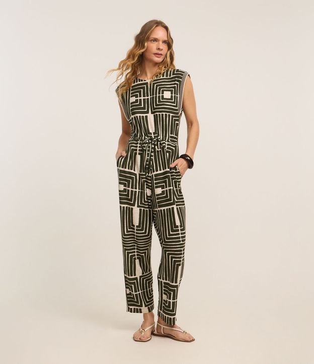 Macacão Longo em Viscose Texturizada com Estampa Geométrica