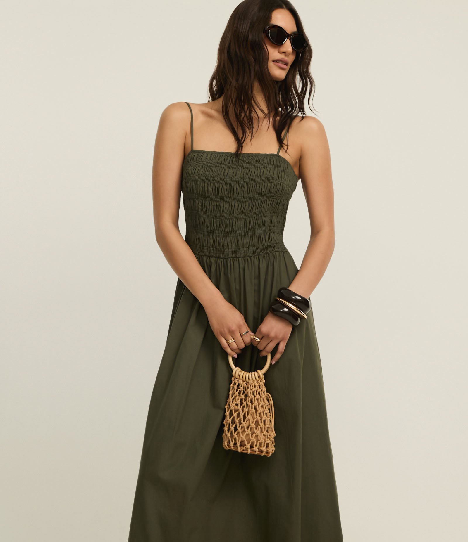 Vestido Evasê em Tricoline com Alça Fina e Lastex Verde 1