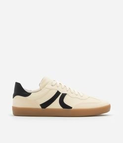 Tênis Estilo Chuteira em PU com Detalhes nas Laterais