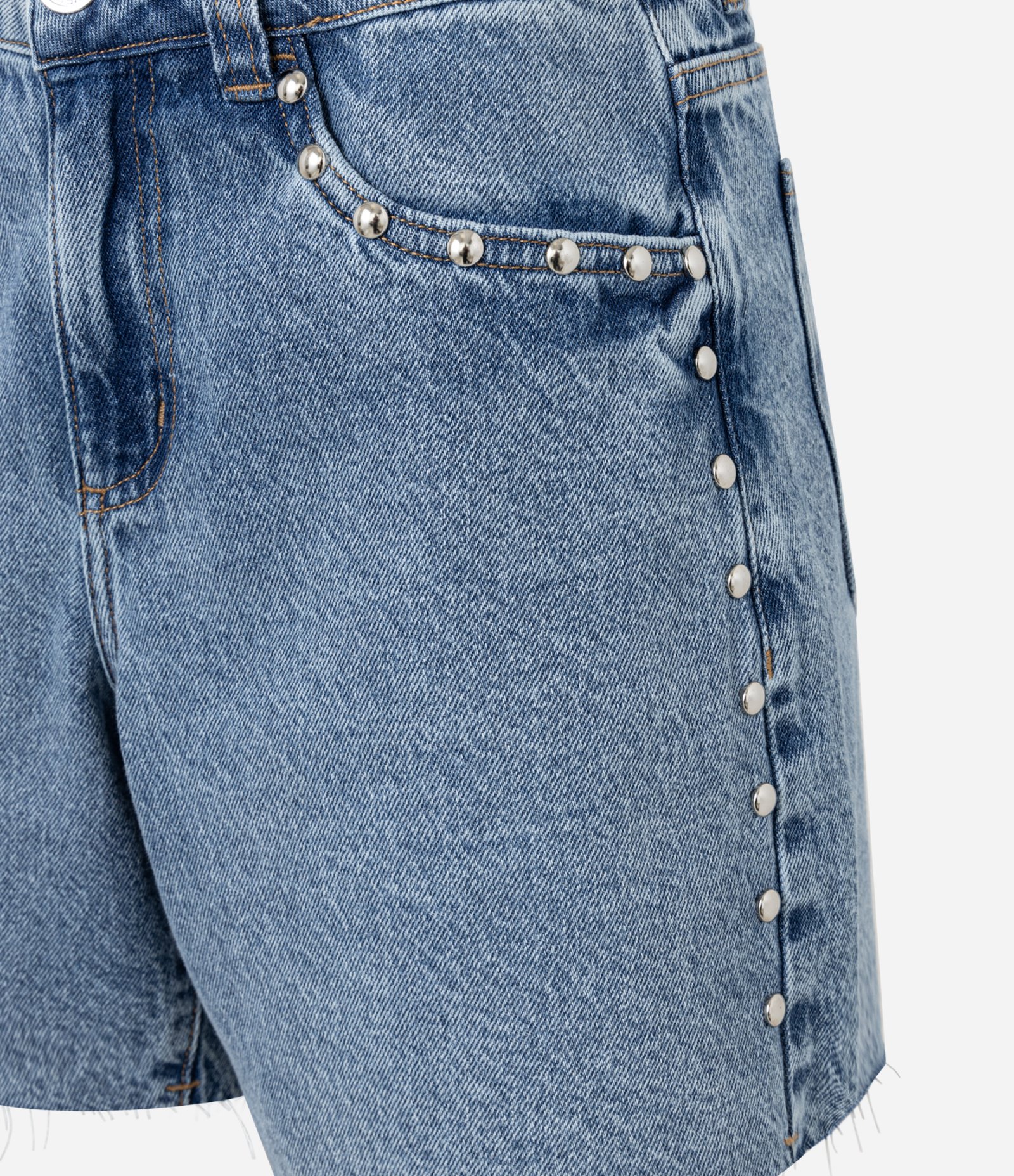 Short Cintura Médio em Jeans com Tachas e Barra Cortada Azul 6