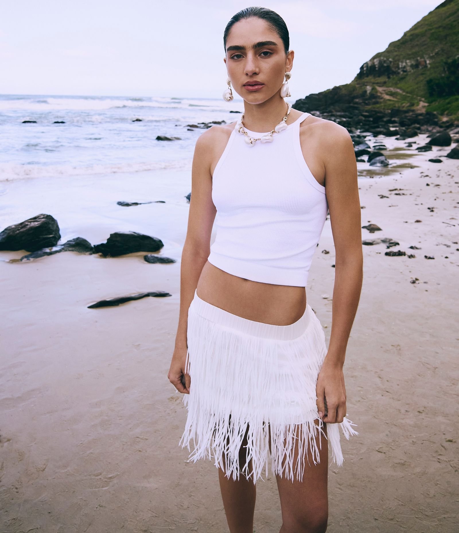 Saia Curta Ajustada em Chiffon com Franjas Off White 1