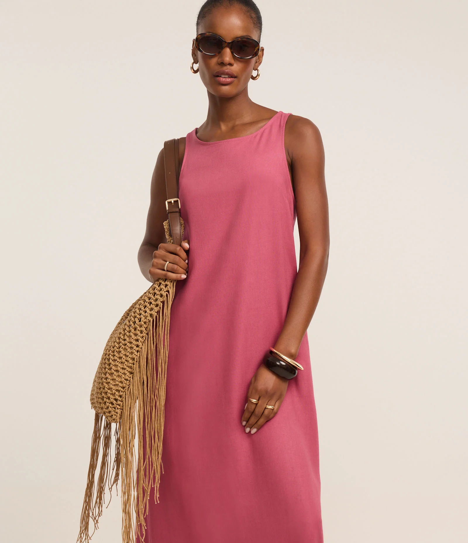 Vestido Evasê Midi em Viscolinho com Alça Larga Rosa Terroso 1