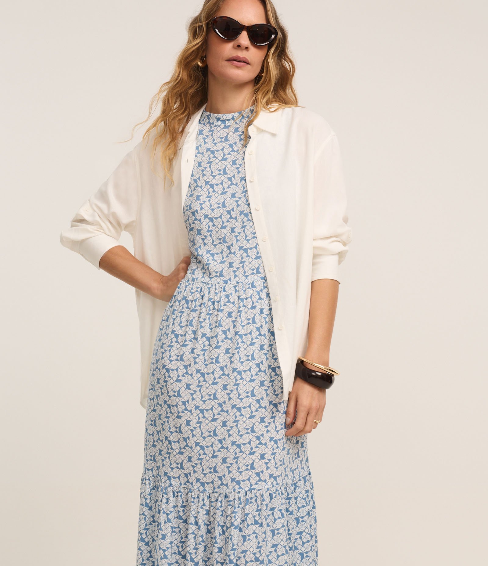 Vestido Evasê Longo em Viscose com Estampa Geométrica Azul/Branco 2